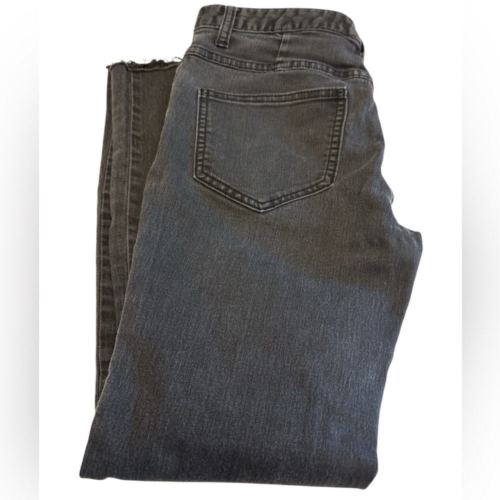 Free People jeans straight leg distressed @bottom button/zip close Size 27